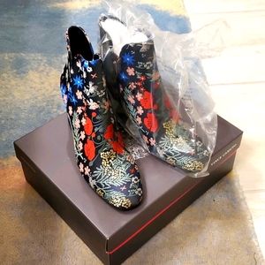 Floral print Vince Camuto booties - NEVER WORN!